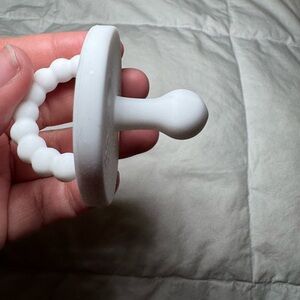 Ryan & Rose White bulb (0-6) Months Pacifier